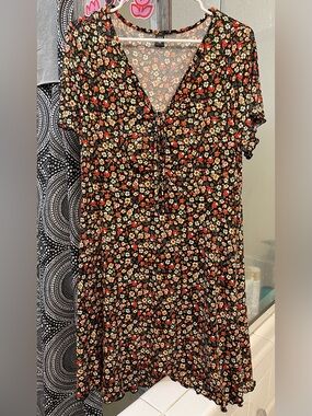 SHEIN Black Floral Tie-Front Dress with Red and Cream Blossoms